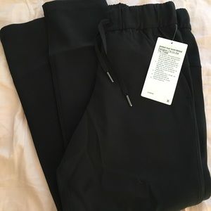 Lululemon “on the fly” pant